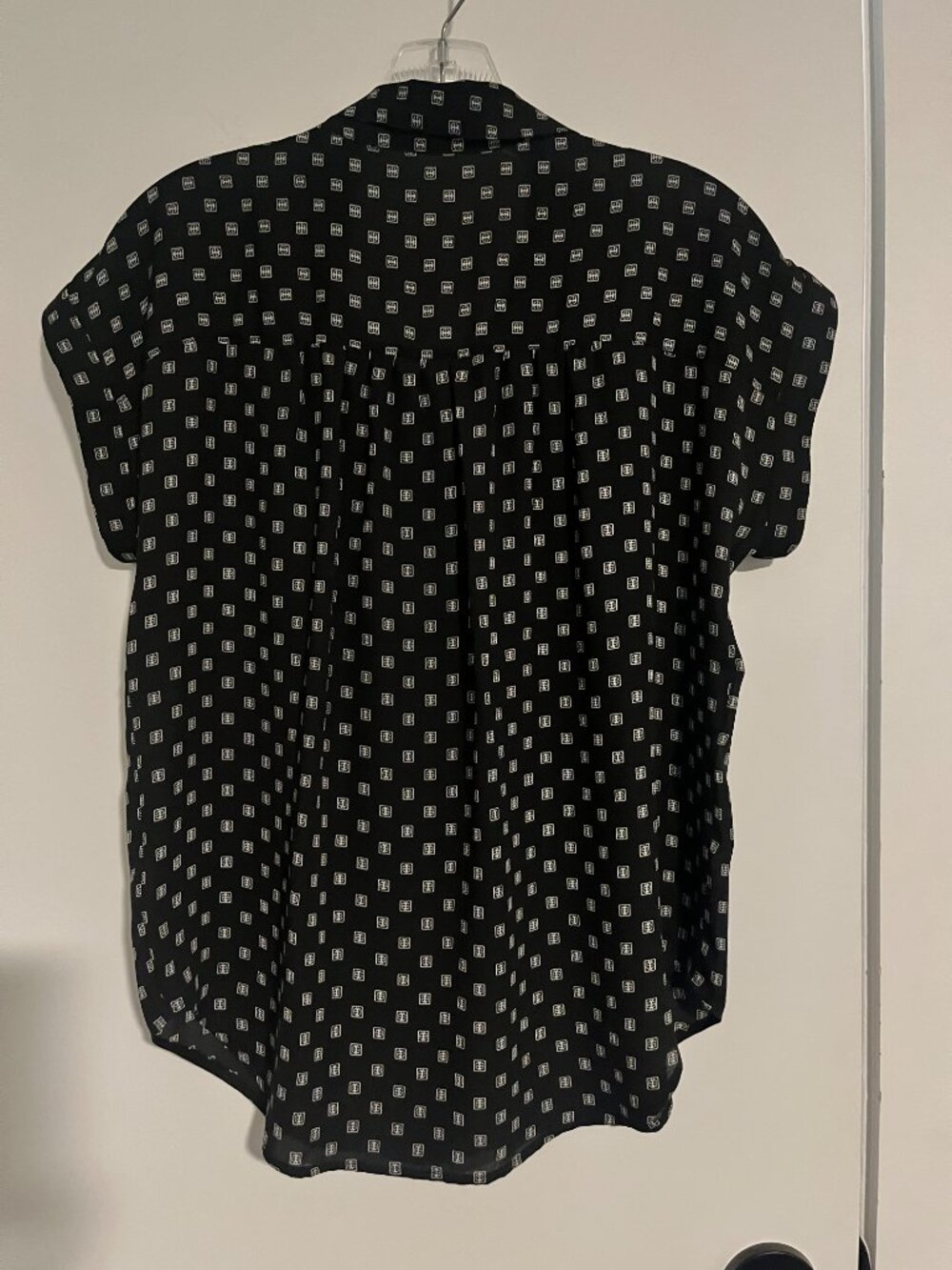 Express Black Printed Short Sleeve Blouse V-Neck Cuffed Sleeve Top